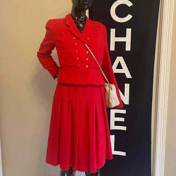 CHANEL red blazer
Vintage 1995 Dress skirt Set
Size S/XS US 2 FR34 preloved - Picture 4 of 15